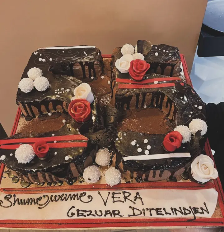Numër me çokollatë dhe trëndafila